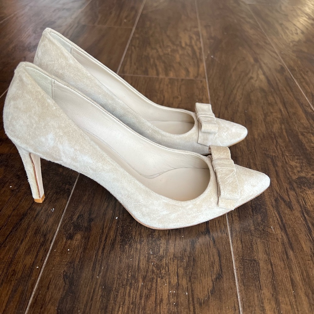 Anine Bing Elly Pumps in Sand Suede
